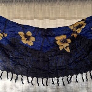 Ingear Blue and White Floral Scarf